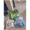 Image 1 : 3 Dozen Pairs of Gloves