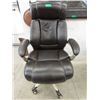 Image 1 : Leather Executive Adjustable Office Chair