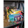 Image 1 : Fingerlings, Inflatable Pool & 4 Inflatable Toys