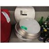 Image 1 : Toilet Seat & 3 Flush Mount Ceiling Lights