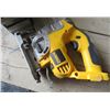 Image 4 : JIGSAW (DEWALT) *COMES WITH BAG, BITS, ETC*