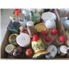 Image 2 : LOT OF 2 CARDBOARD TRAYS OF SALT AND PEPPER SHAKERS