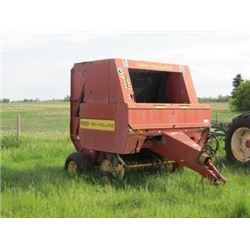 NEW HOLLAND 660 ROUND BALER