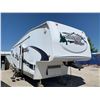 Image 3 : 2006 AmeriCamp32 foot double bunk 5th wheel travel trailer. Includes: One Bedroom Slide out, One Liv