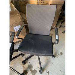 black Mesh back adjustable office chair