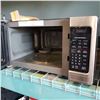 Image 2 : LG STAINLESS AND BLACK MICROWAVE