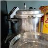 Image 2 : PRESSURE COOKER AND POT