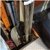 Image 2 : 2 BUNDLES OF GARDEN TOOLS AND SHOVELS