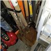 Image 2 : 2 BUNDLES OF SHOVELS