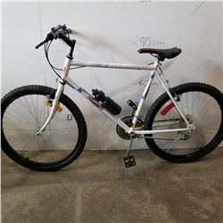 WHITE 18 SPEED SUZUKI BIKE