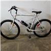 Image 1 : WHITE 18 SPEED SUZUKI BIKE