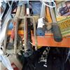 Image 3 : 2 BUNDLES OF GARDEN TOOLS AND SPRAYER