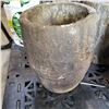 Image 2 : 2FT CEMENT PLANTER POT