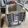Image 1 : 5 LARGE INTERLOCKING TOTES