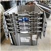 Image 3 : 5 LARGE INTERLOCKING TOTES