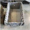 Image 4 : 5 LARGE INTERLOCKING TOTES