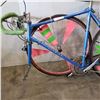 Image 2 : SCHWINN 10 SPEED ROAD BIKE