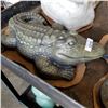 Image 2 : CONCRETE PAINTED ALLIGATOR