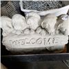Image 2 : CONCRETE WELCOME PUPPY DECOR