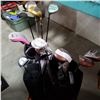 Image 2 : 3 GOLF BAGS AND CLUBS