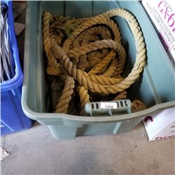 TOTE OF LARGE ROPE