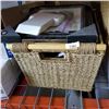 Image 2 : LOT OF WICKER BASKETS, PLASTIC PLANTERS AND PICTURE FRAMES