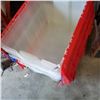 Image 3 : 5 TOTES WITH BUILT IN LIDS