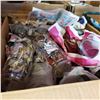 Image 2 : 2 BOXES OF CRYSTAL AND GLASSWARE