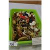 Image 2 : TRAY OF WADE AND OTHER MINIATURE FIGURES AND DECORATIVE CLOCK