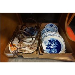 2 TRAYS OF COLLECTOR PLATES AND PLATE HOLDER