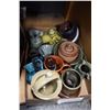 Image 1 : TRAY OF VARIOUS POTTERY