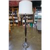 Image 1 : MODERN CHROME ACCENT FLOOR LAMP, WITH WHITE SHADE