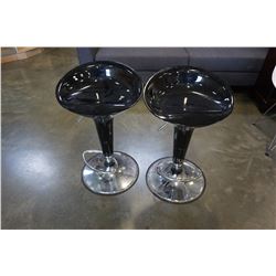 2 BLACK BAR STOOLS