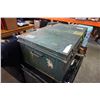 Image 3 : VINTAGE GREEN METAL SHIPPING TRUNK