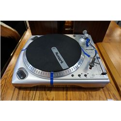 NUMARK TURNTABLE