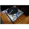 Image 2 : NUMARK TURNTABLE