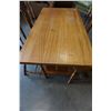 Image 2 : SOLID WOOD DINING TABLE WITH 4 OAK CHAIRS