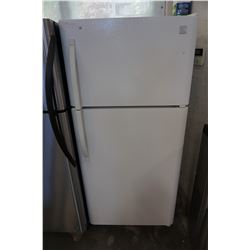 KENMORE 30" WHITE FRIDGE - DOES NOT GET COLD