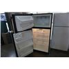 Image 3 : FRIDGIDAIRE 30" STAINLESS AND BLACK FRIDGE