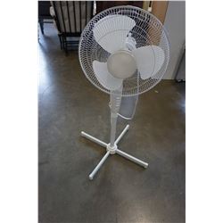 WHITE FLOOR FAN