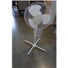 Image 1 : WHITE FLOOR FAN