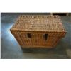 Image 1 : WICKER TRUNK