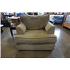 Image 2 : OVERSIZED UPHOLSTERED PILLOWBACK ARMCHAIR
