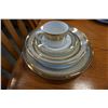 Image 3 : GLOBAL GOLD LACE PORCELAIN CHINA DINNER SET