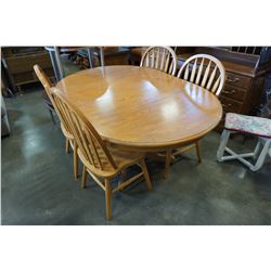 ROUND OAK DINING TABLE W/ LEAF AND 4 CHAIRS