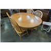 Image 1 : ROUND OAK DINING TABLE W/ LEAF AND 4 CHAIRS