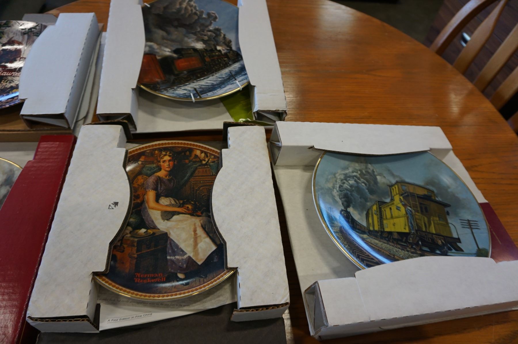 LOT OF COLLECTOR PLATES
