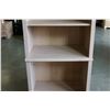 Image 2 : PINE BOOKSHELF