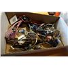 Image 2 : TRAY OF SUNGLASSES