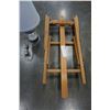 Image 2 : CRYSTAL LAMP AND EASEL